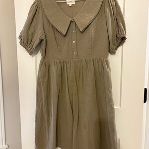 Women’s Green/Tan Dress with Peter Pan Collar
